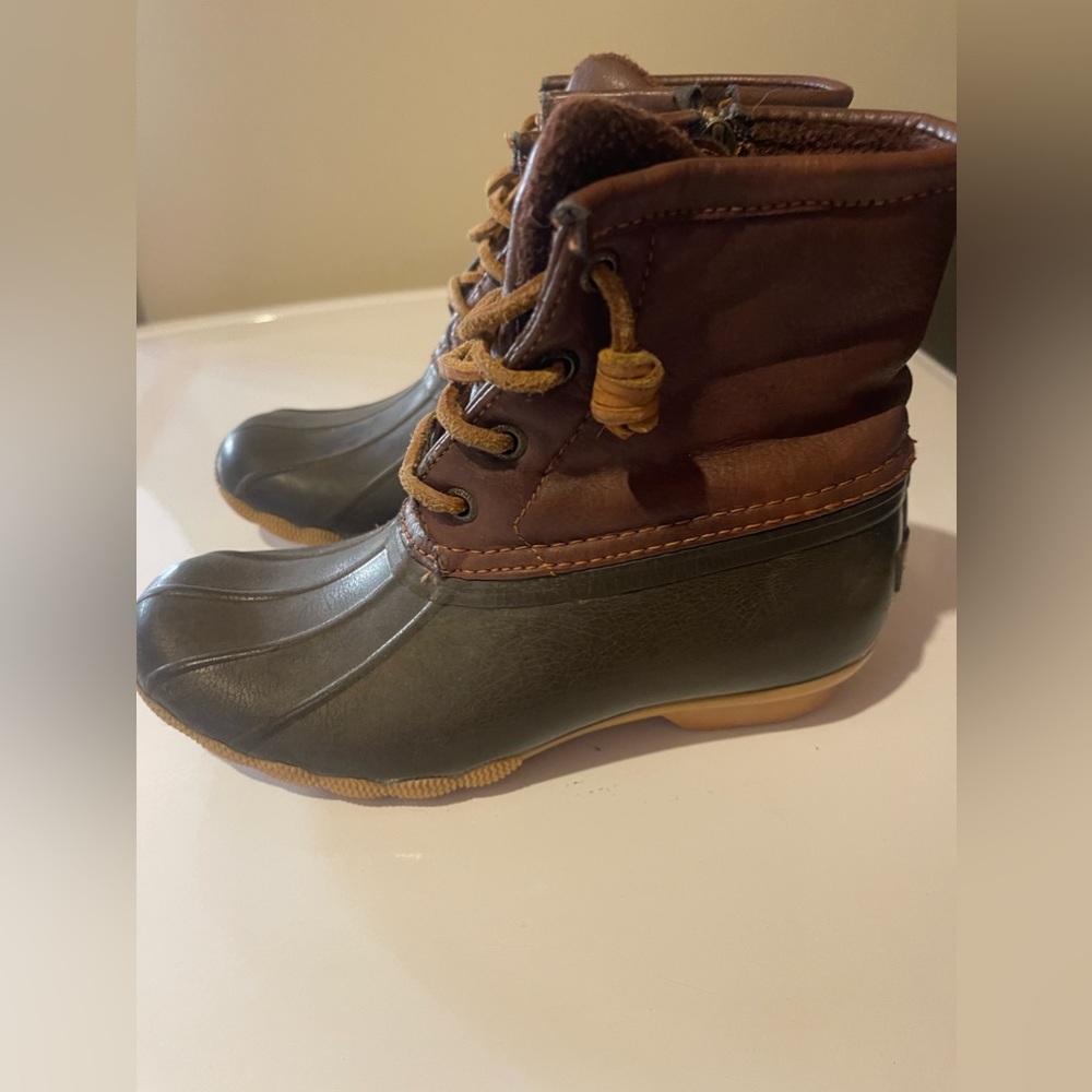 Sperry size 1 boots, brown
